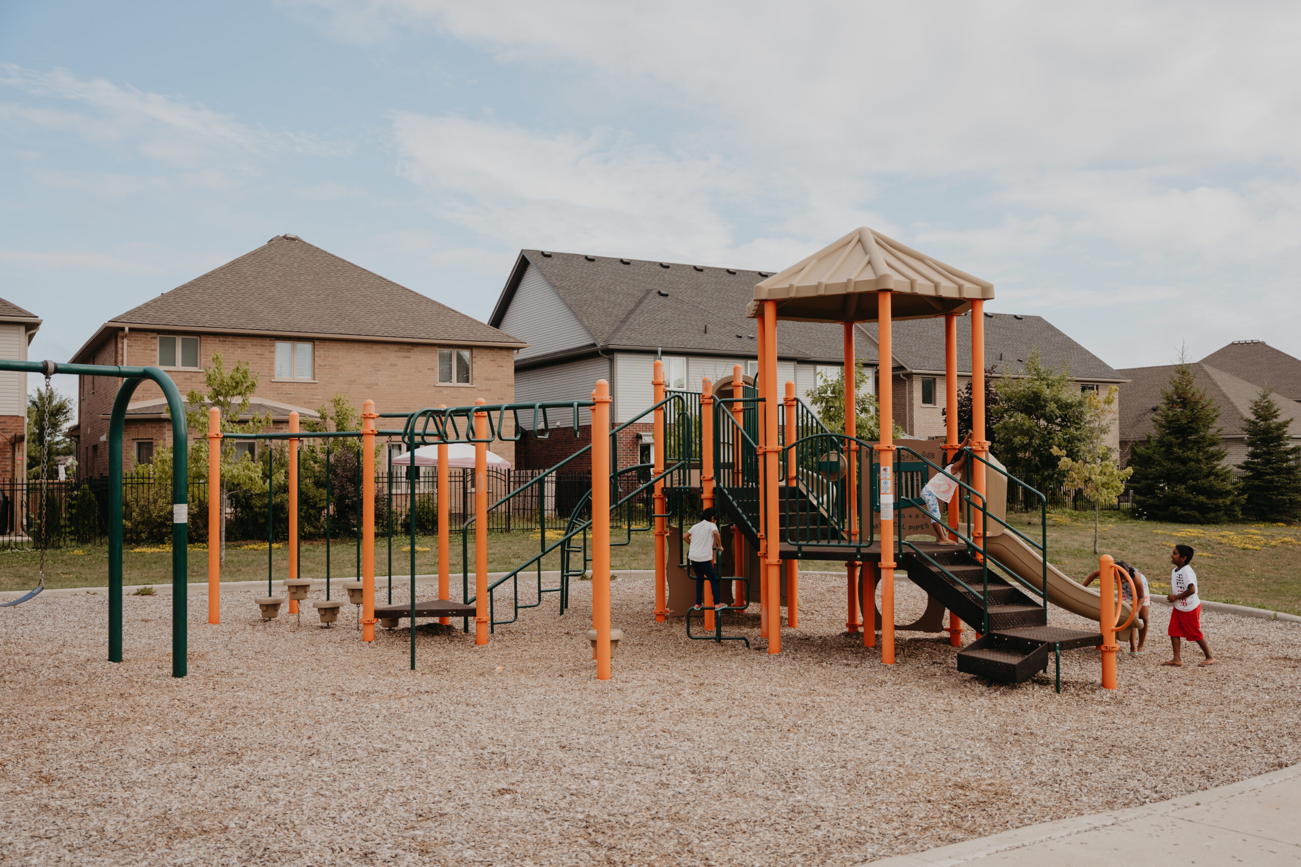 Playground and stucture in neighbourhood